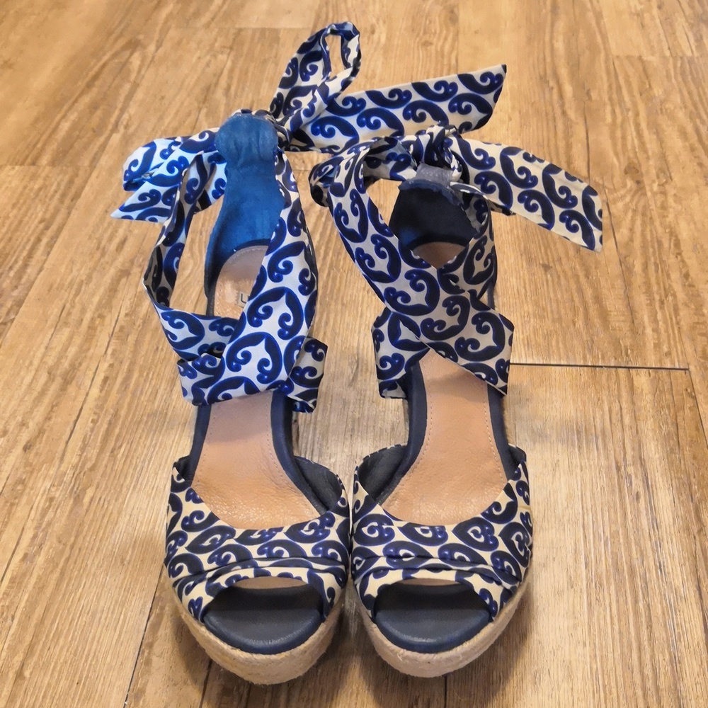 Tie up Wedges - Picture 2 of 8